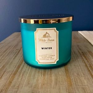Bath & Body Works/ White Barn candle